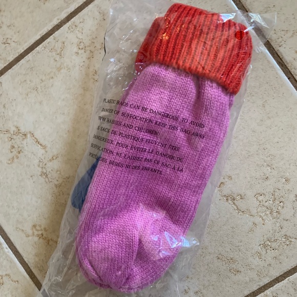 NWT Ultra pink Sherpa lined knit mittens. Pink, purple and red. - Picture 3 of 4